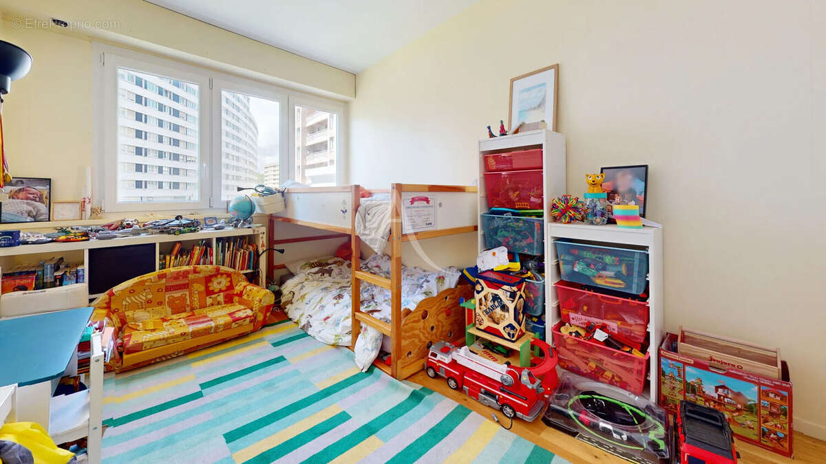 Appartement à PARIS-14E