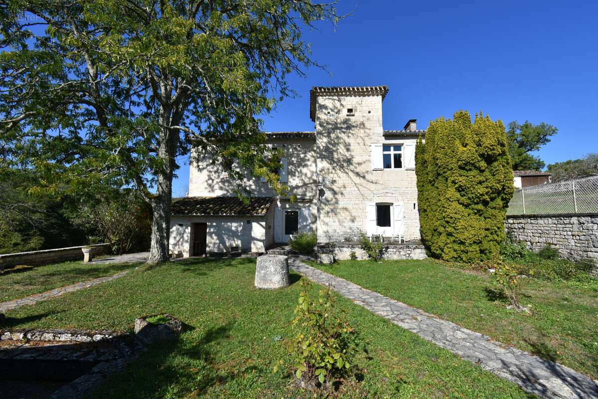 Maison à MONTAIGU-DE-QUERCY