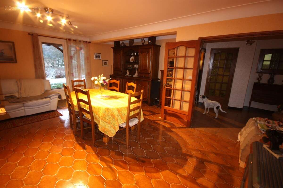 Maison à vendre 5 pièces de 135 m² sur terrain de 723 m² SAINT RAMBERT EN BUGEY (01) - photo 2