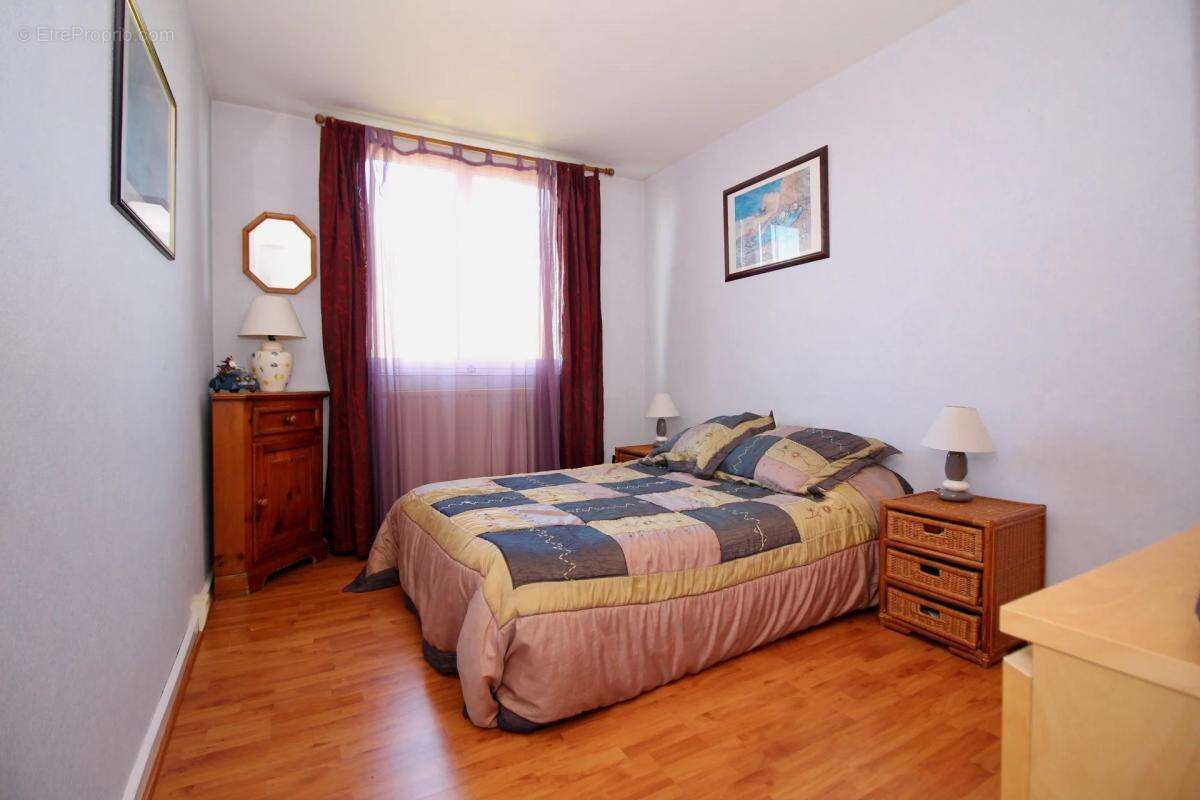 Appartement à NEAUPHLE-LE-CHATEAU