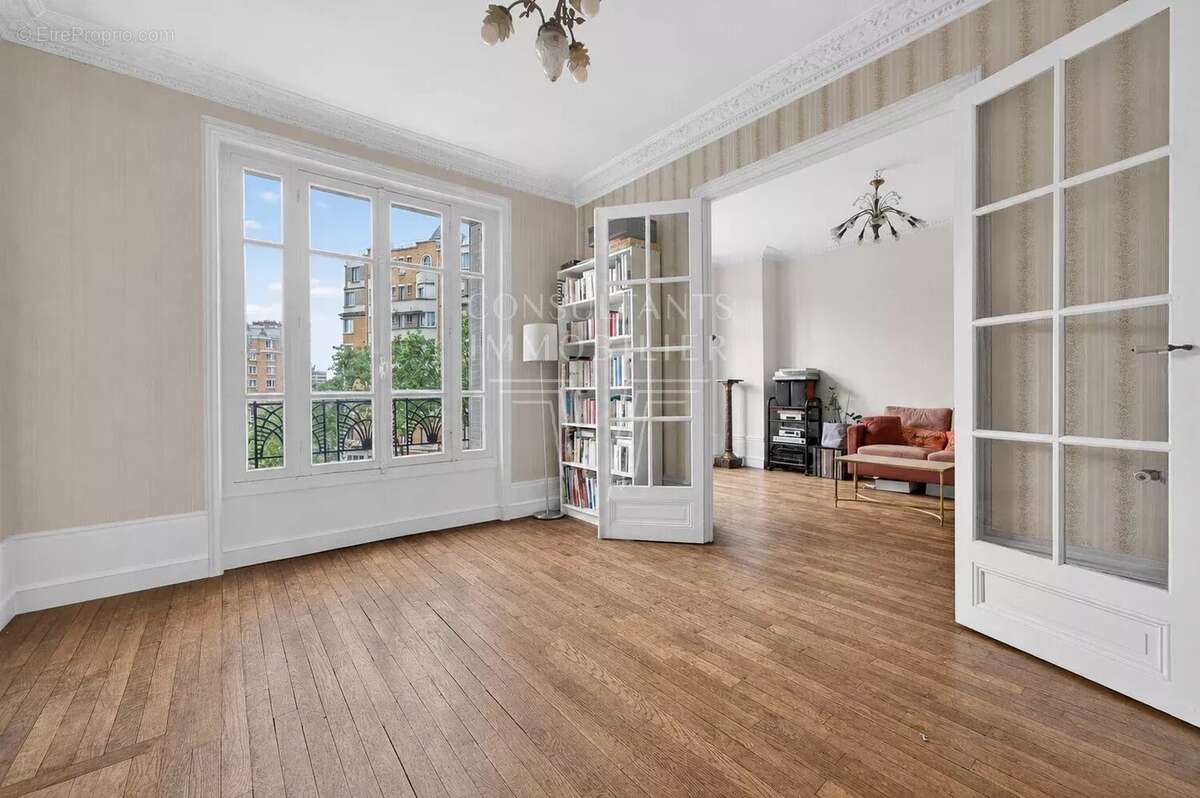 Appartement à PARIS-14E