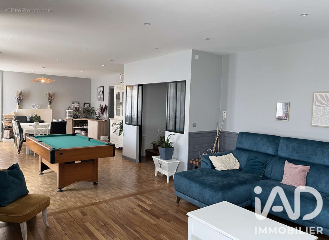 Maison 267 m² à Fougeres  - photo 5