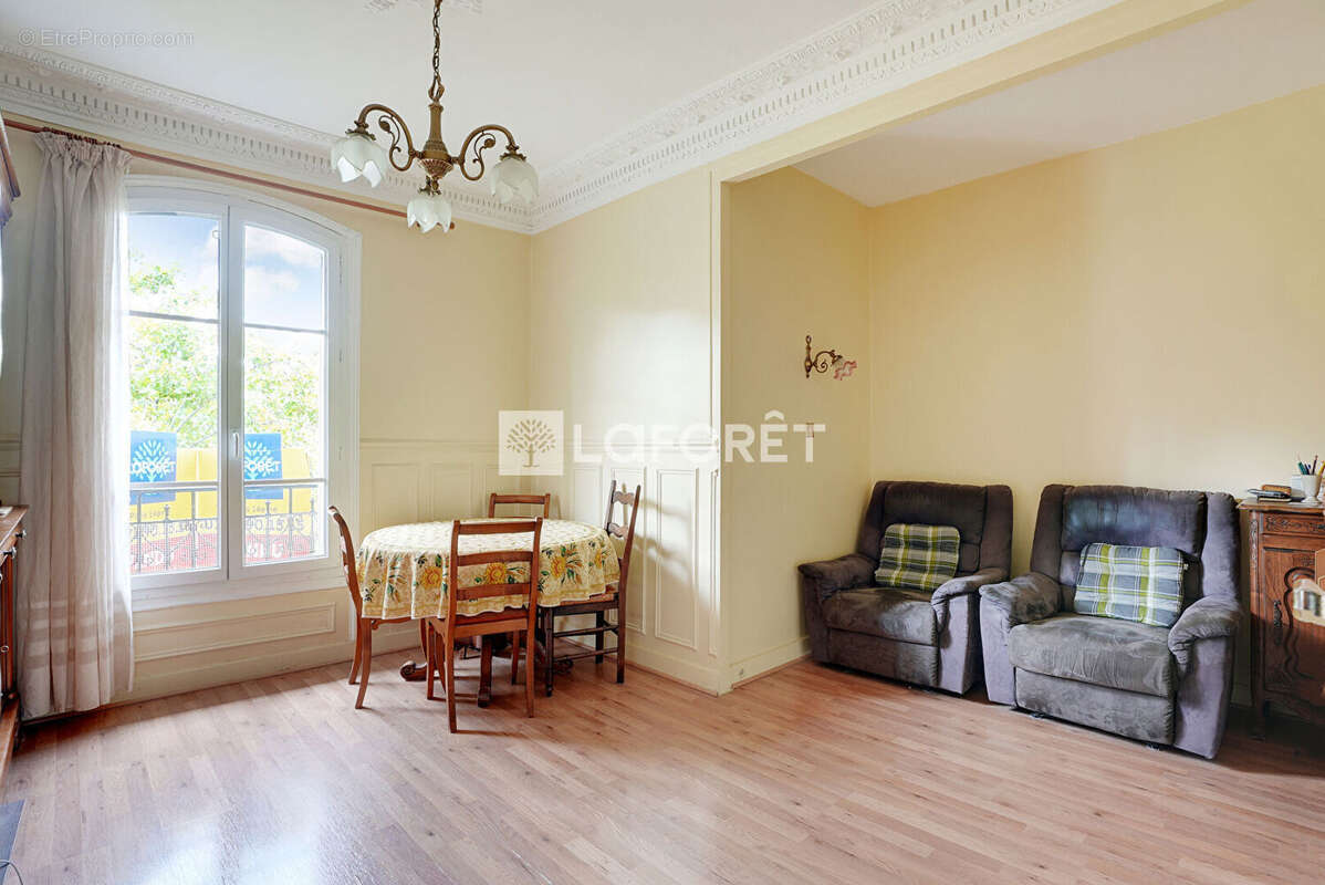 Appartement à PARIS-14E