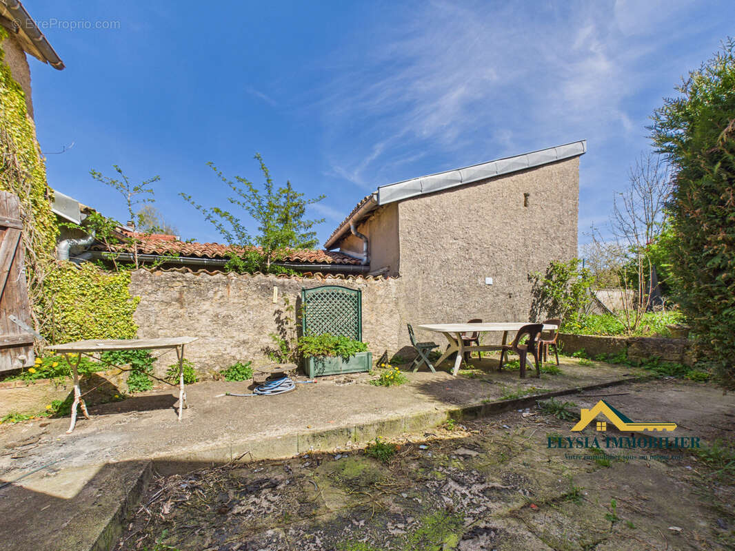 Maison à COLOMBEY-LES-BELLES