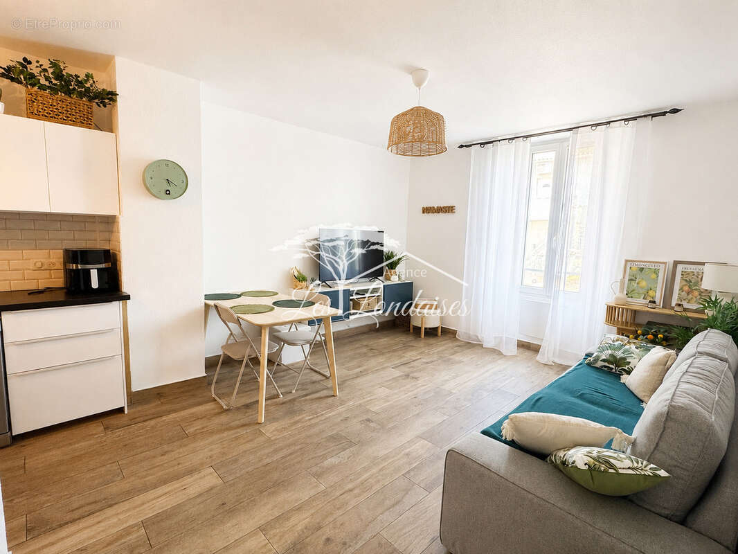 Appartement lumineux 3 pièces à vendre à La Londe-les-Maures   Centre-ville   Meublé et entièrement équipé - photo 5
