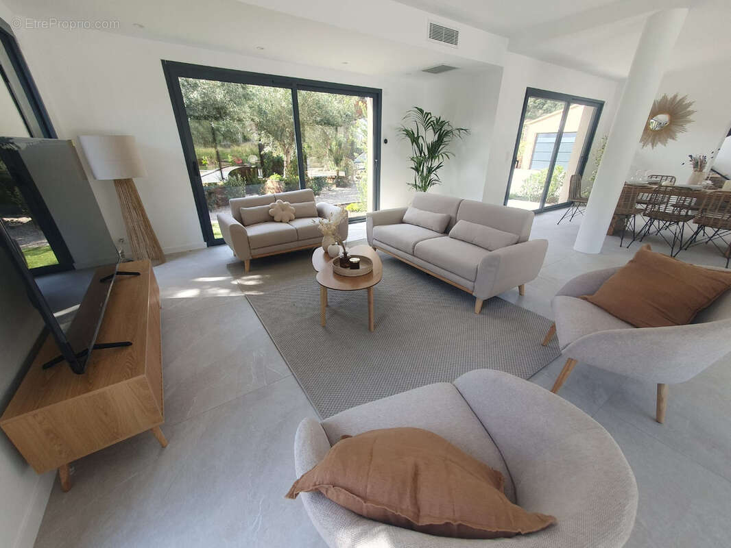 Maison à PLAN-DE-LA-TOUR