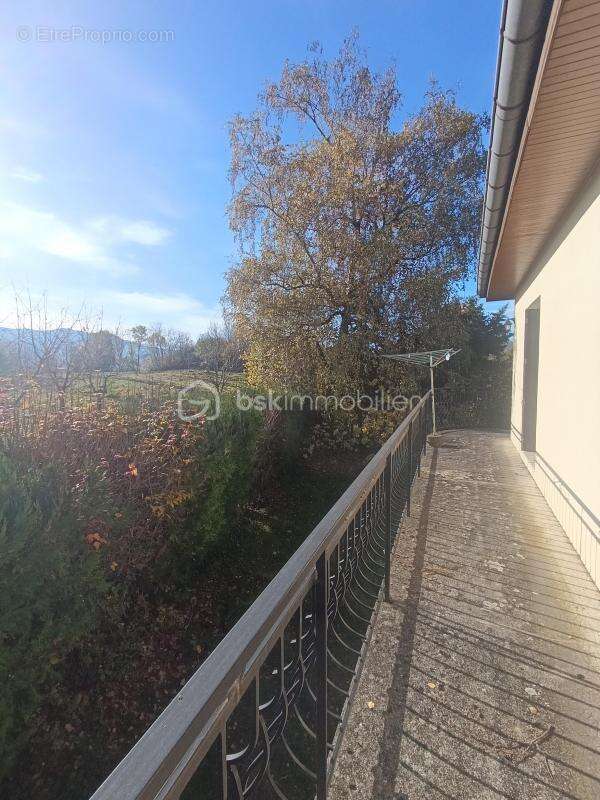 Maison à CHARNECLES