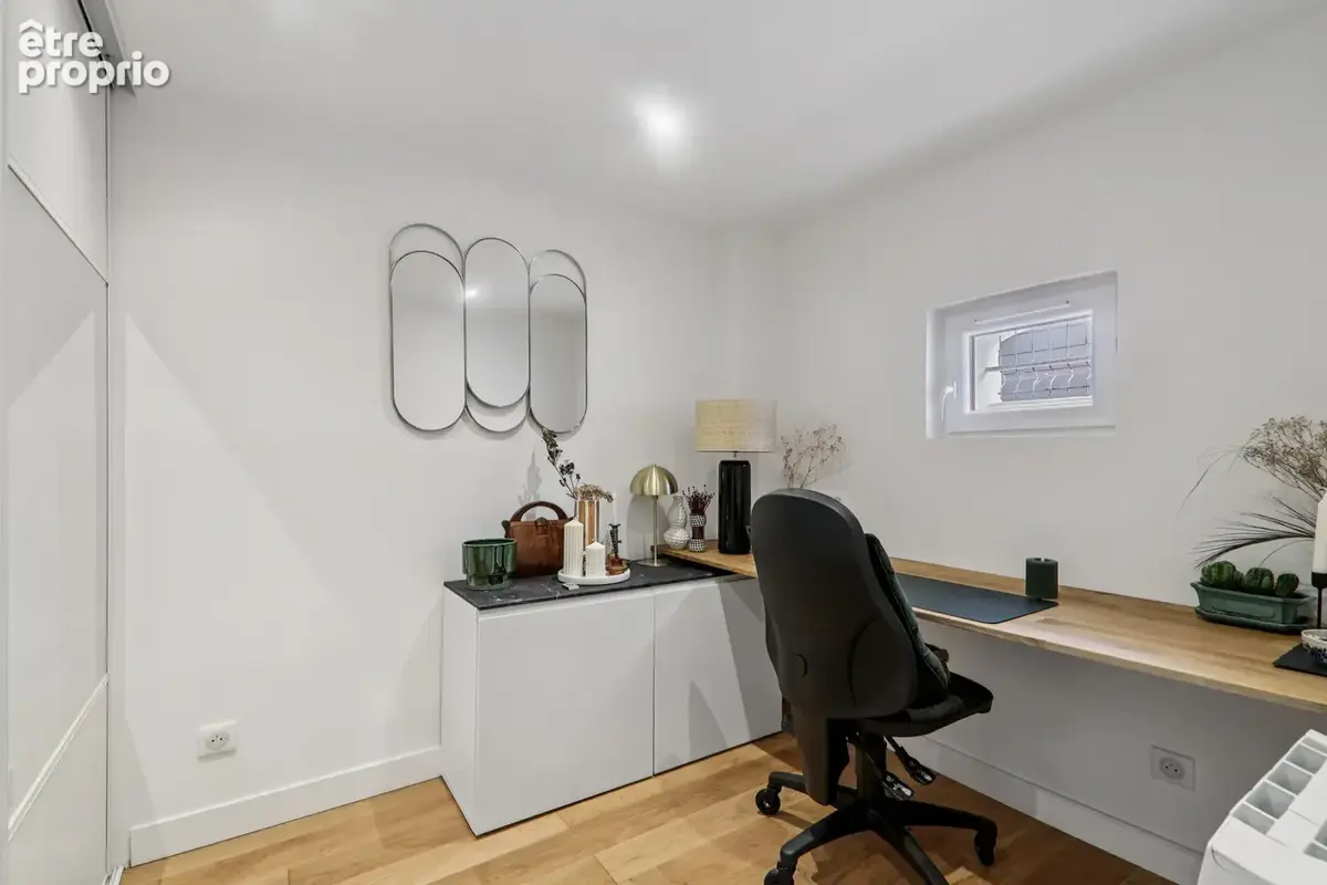 Appartement au dernier étage d'une maison bourgeoise avec dépendance et jardin. - photo 11