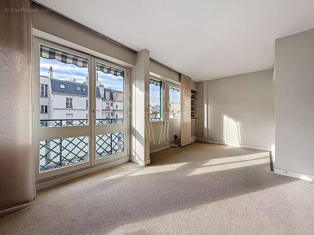 Appartement à PARIS-17E