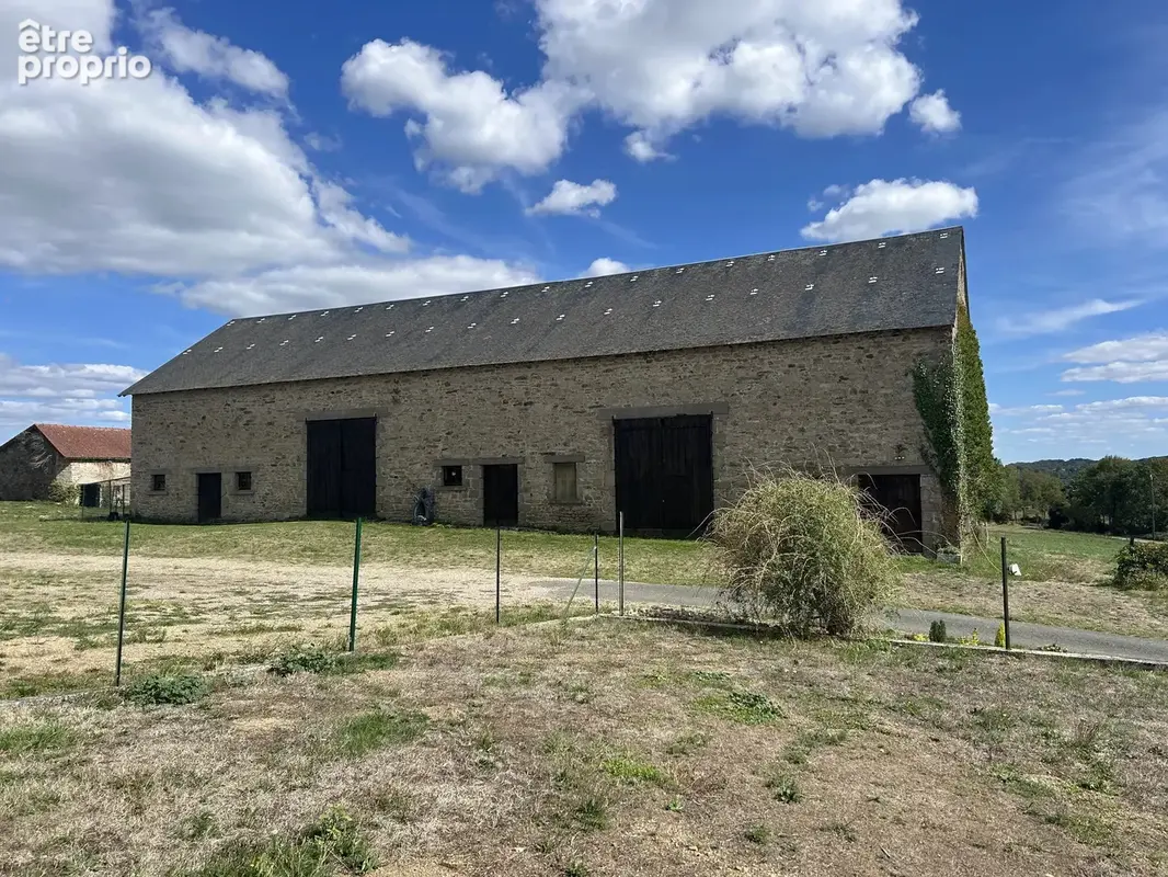 Magnifique maison située au sommet d'une colline, avec 6 chambres et 3 hectares de terrain. - photo 17