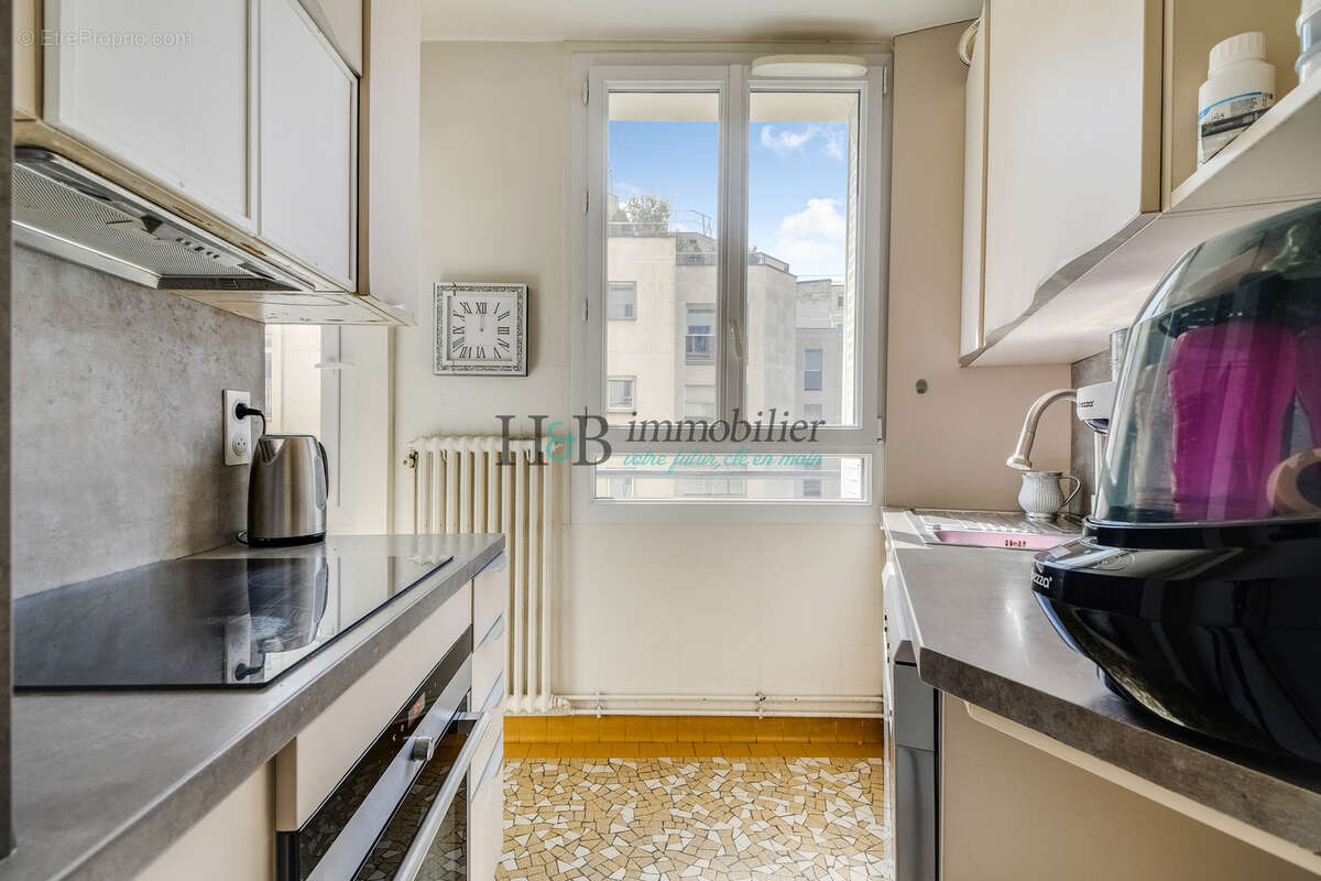 Appartement à PARIS-16E