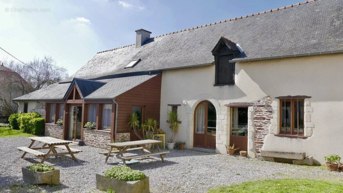Maison à NOYAL-CHATILLON-SUR-SEICHE