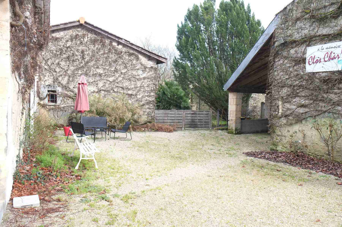 Ensemble immobilier avec dépendances - photo 9