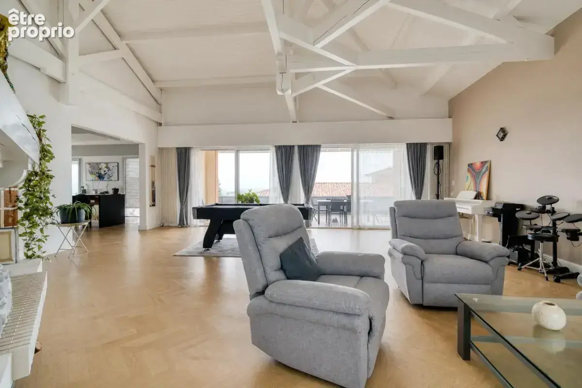 Maison de 7 pièces de 300 m² à Belberaud - photo 5