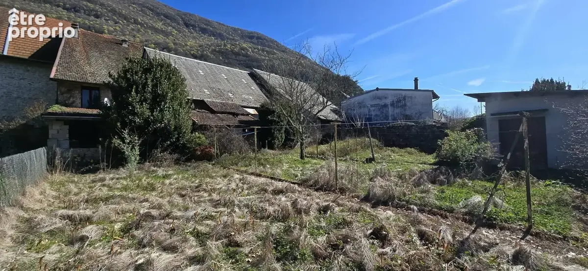 Maison de village à rénover de 80 m2 habitables avec dépendances et terrain de 796 m2 - photo 18