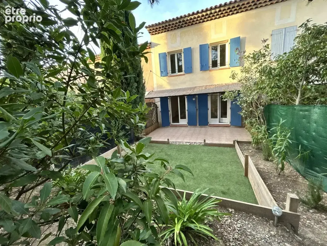 jardin maison golf pont royal Jason SMith REALTY by eXp Yan Spehner - Appartement à MALLEMORT