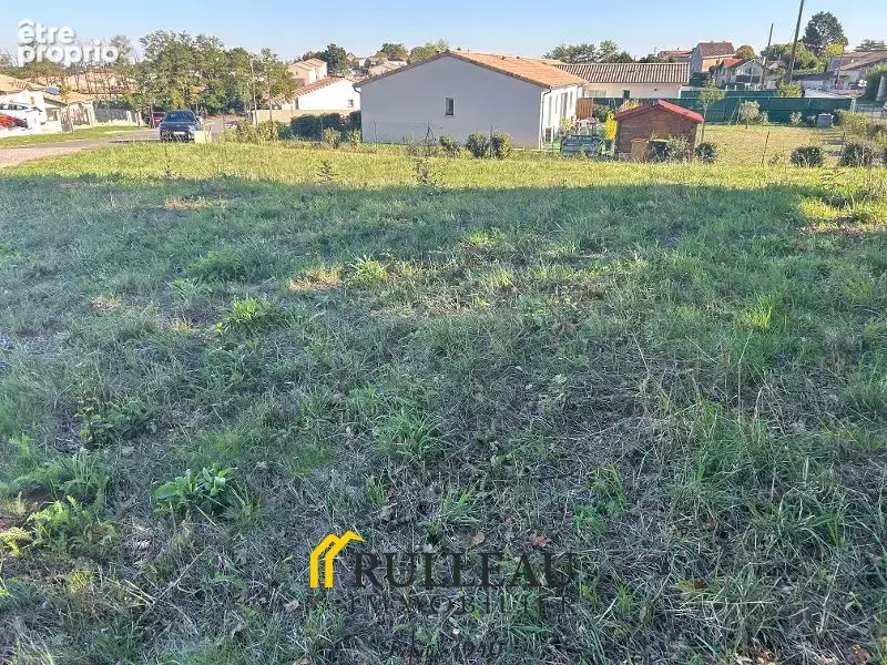 BOURG: Terrain à bâtir de 709m2, proche des commodités - photo 4