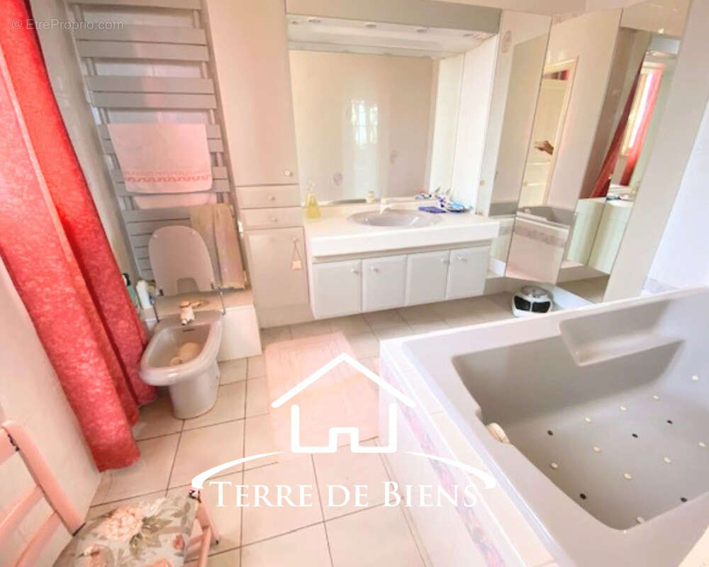 Propriété de caractère de 250 m2 habitables sur plus de 1,25 hectare   6 Chambres, 5 BOXES, À 10 minutes de Vi - photo 14