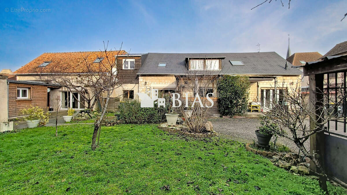 Maison à CRIQUEBEUF-SUR-SEINE