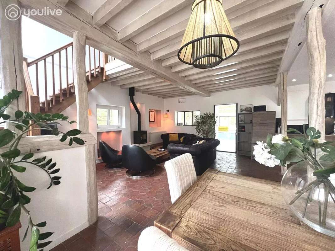 Maison de charme et confort d'une piscine intérieure - photo 2