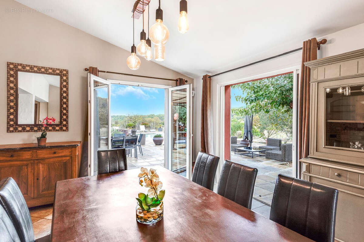 Maison à BAGNOLS-EN-FORET