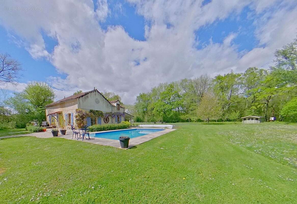 Maison à PUYLAROQUE