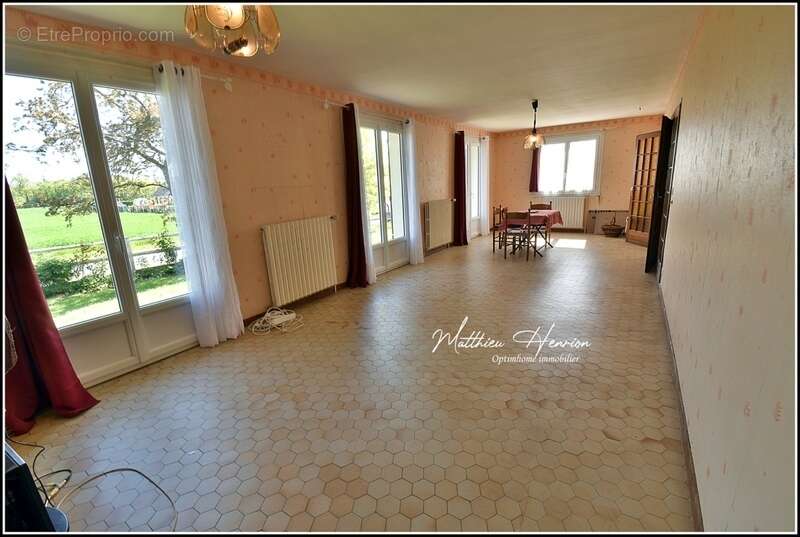 Maison à SYLVAINS-LES-MOULINS