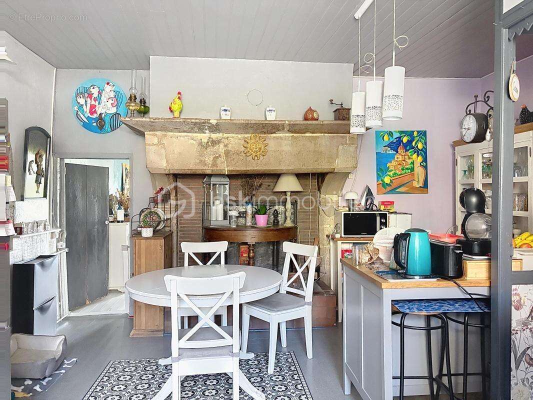 Maison en pierre avec grange et fort potentiel - photo 3