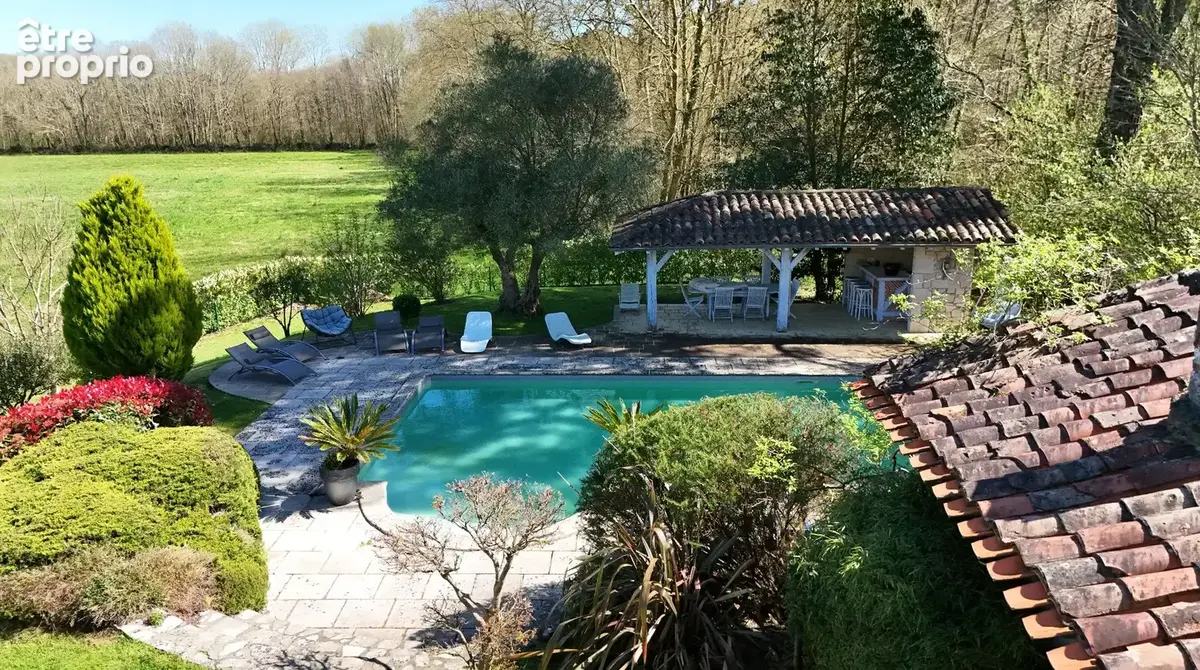 Propriete de type t8 de 292 m2 + 2 dependances + piscine + 3 garages - photo 27