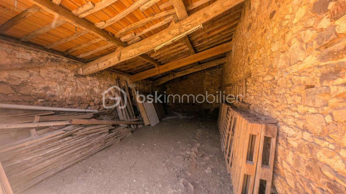 Maison à rénover avec nombreuses dépendances - photo 22