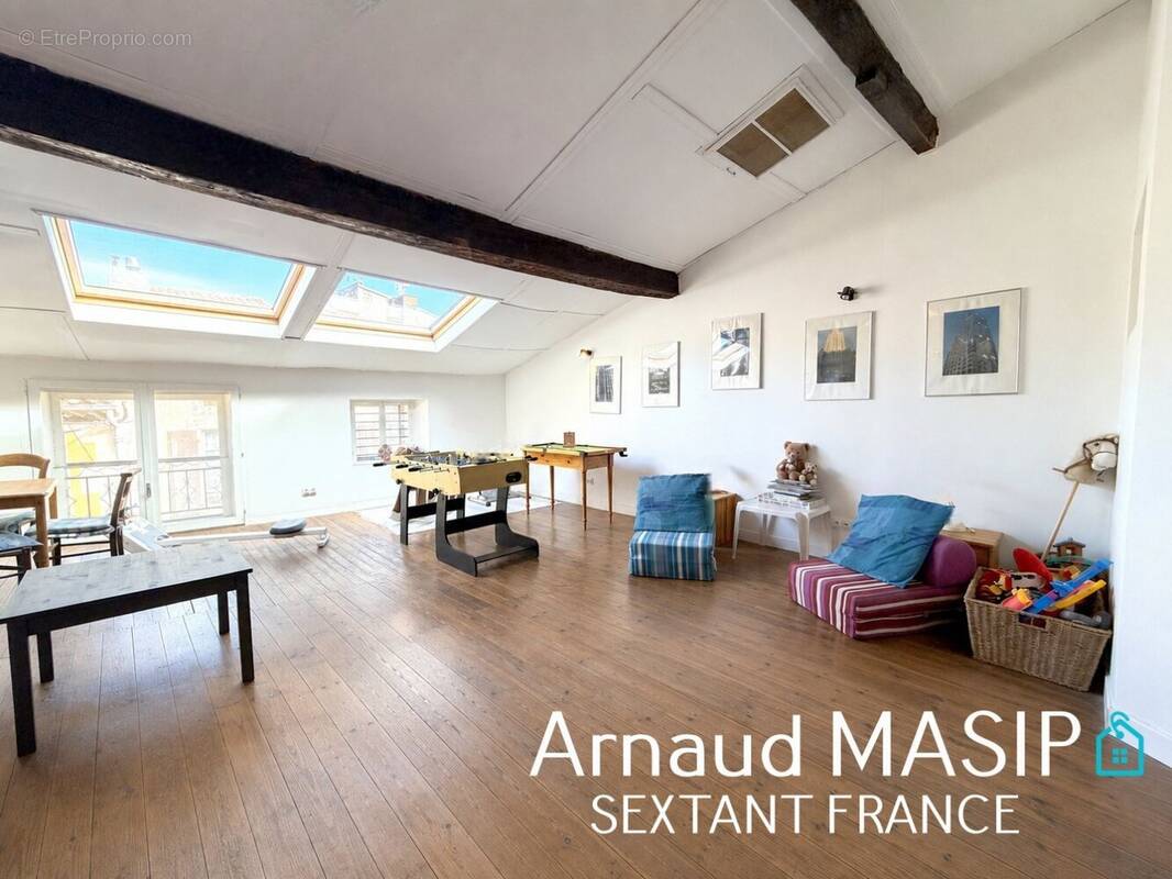 Maison beaux volumes, 156m² hab, 3 chambres, sdb + sde, piece loft, proche commodites - photo 1