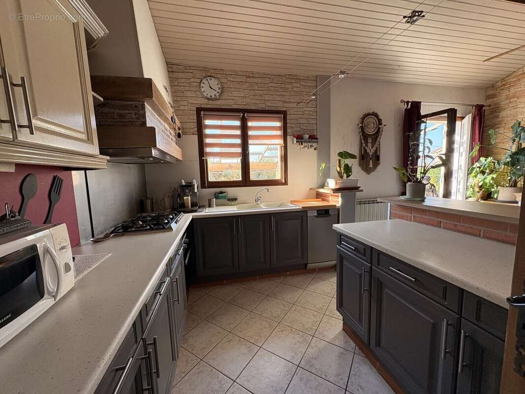 Maison à LA SALVETAT-SAINT-GILLES