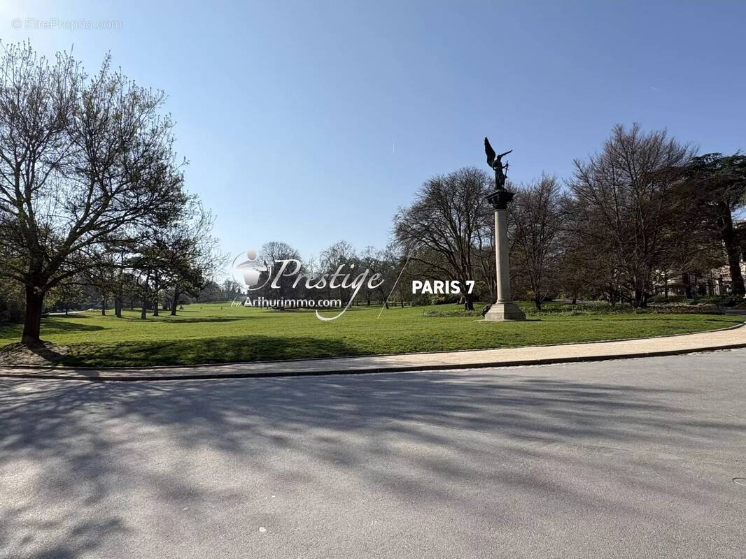 Appartement à PARIS-14E