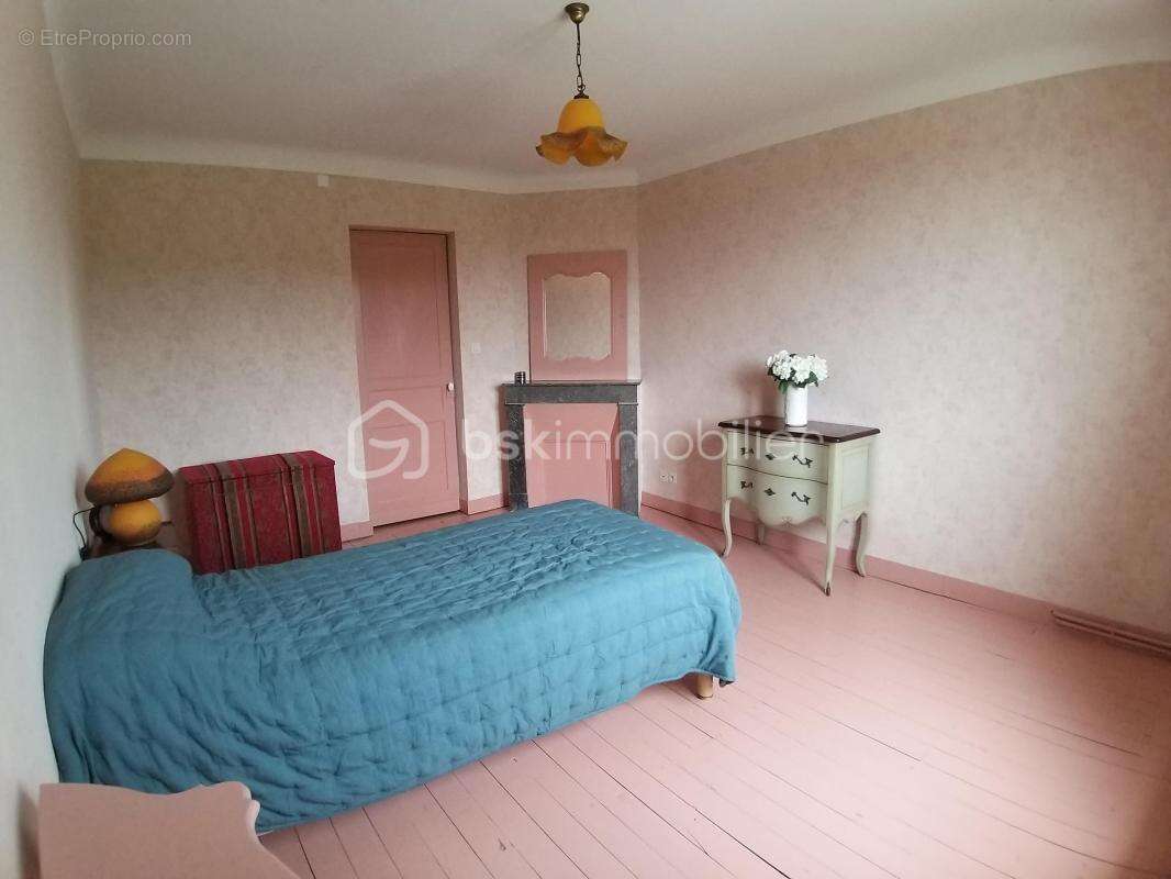 Maison à SAUGNAC-ET-CAMBRAN