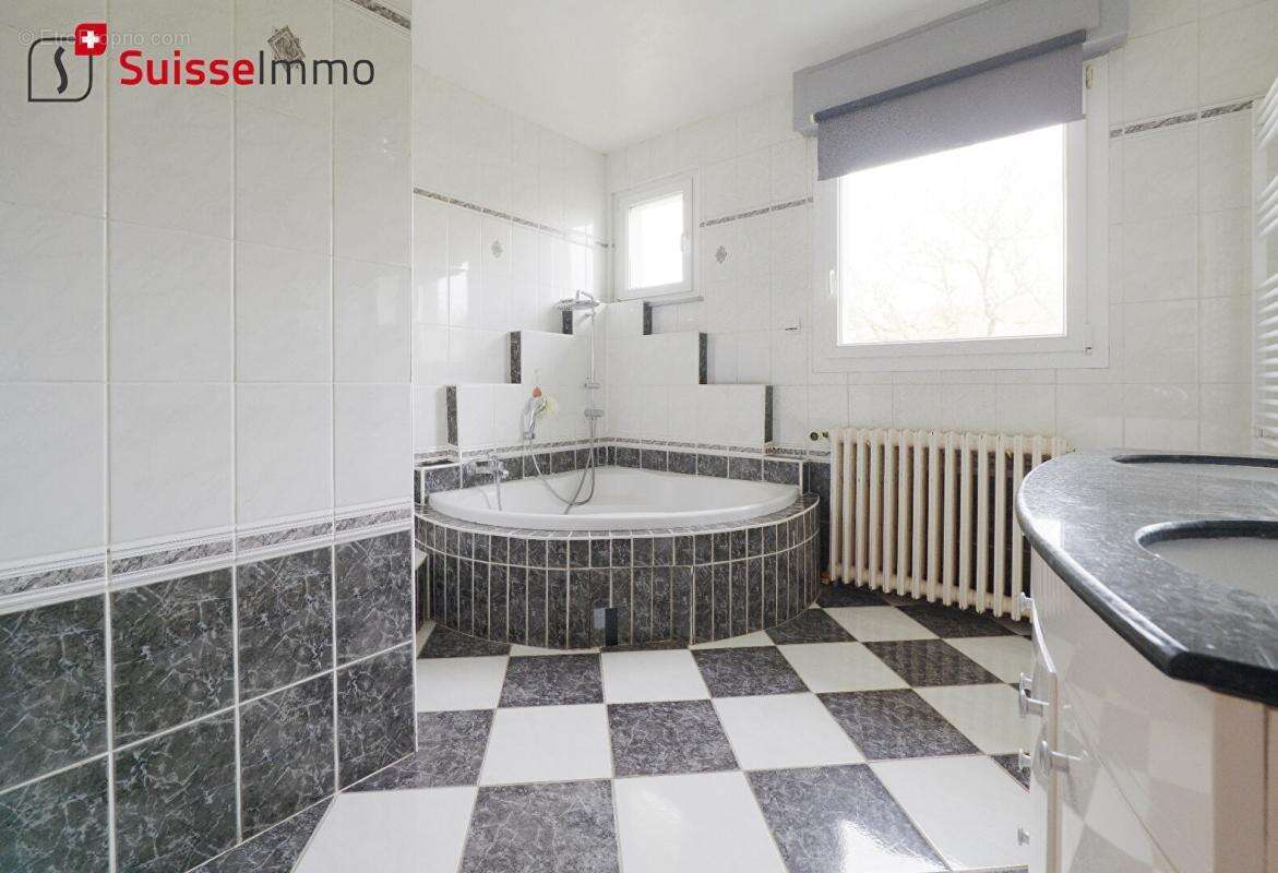 Maison Dasle 7 pièces 160 m2 - photo 8