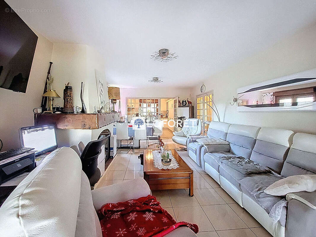 Maison à MAREST-DAMPCOURT