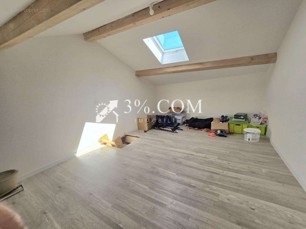 Maison en pierre rénovée de 85m2 avec petit jardin - photo 10