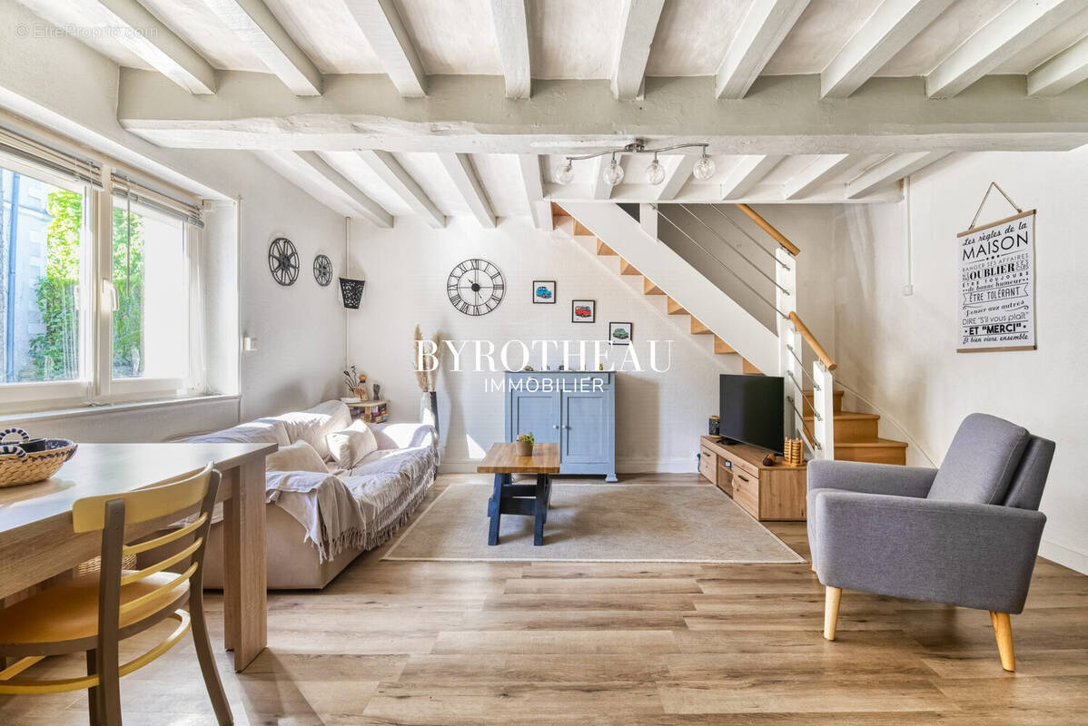Maison à MONTREUIL-JUIGNE