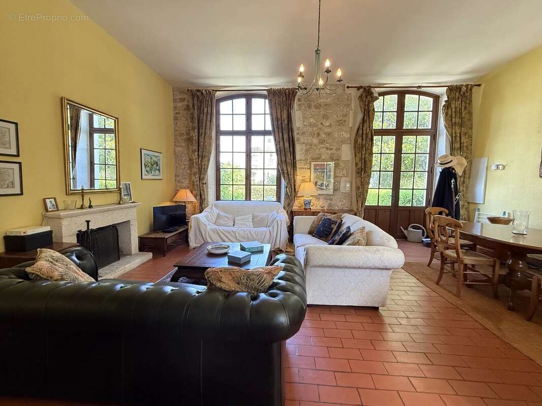 Propriété de caractère au sein d’un château – En exclusivité chez Beaux Villages - photo 6