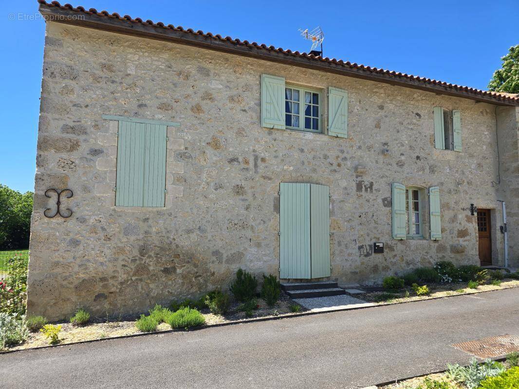Maison à SAINTE-MERE