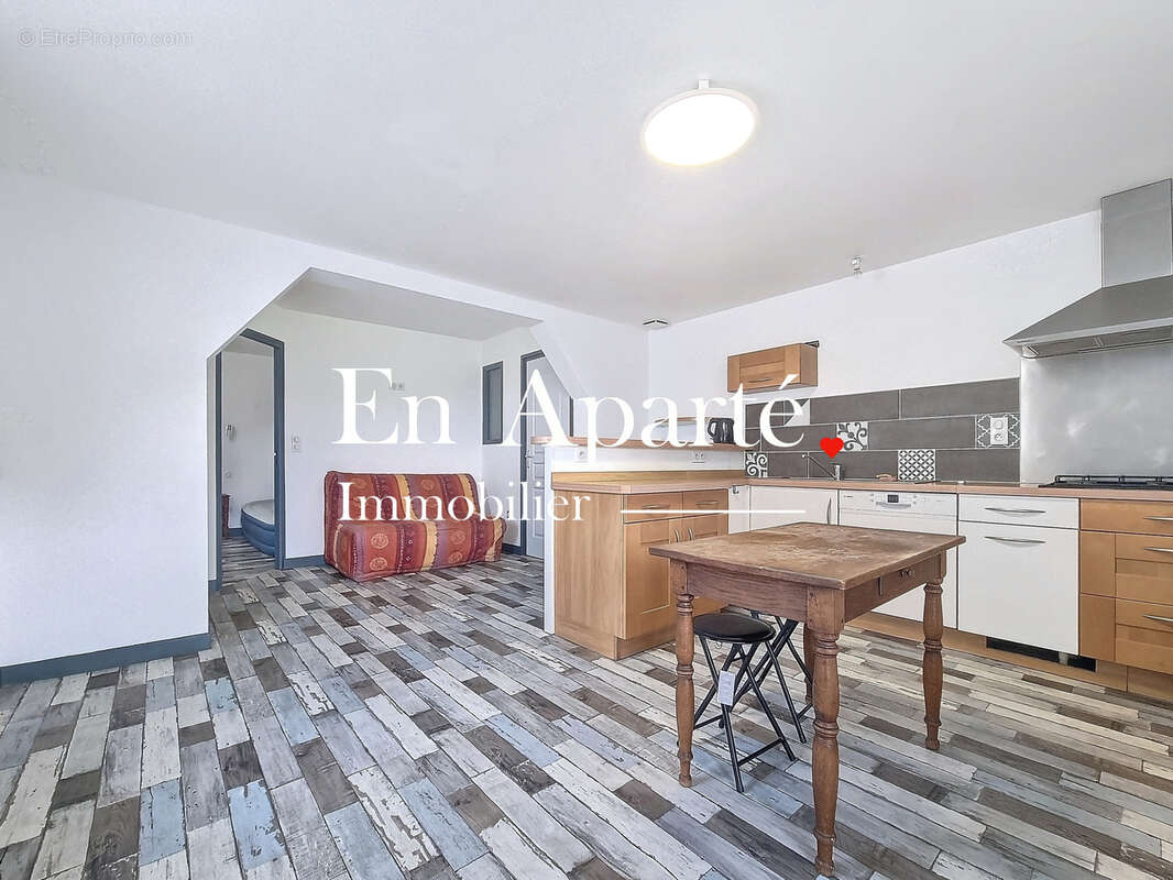 Appartement à DONVILLE-LES-BAINS