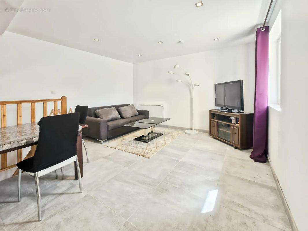 Maison à MONTREUIL-AUX-LIONS