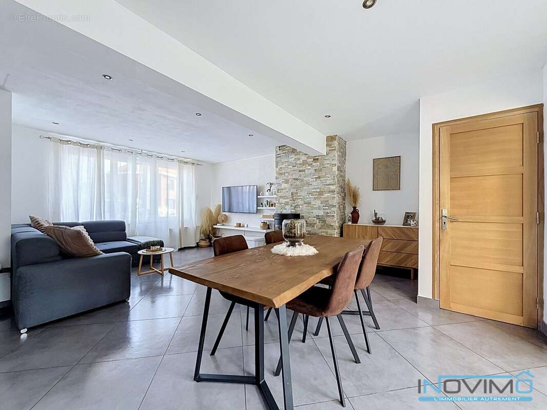 Maison 100 m² à Coudekerque-Branche  - photo 2