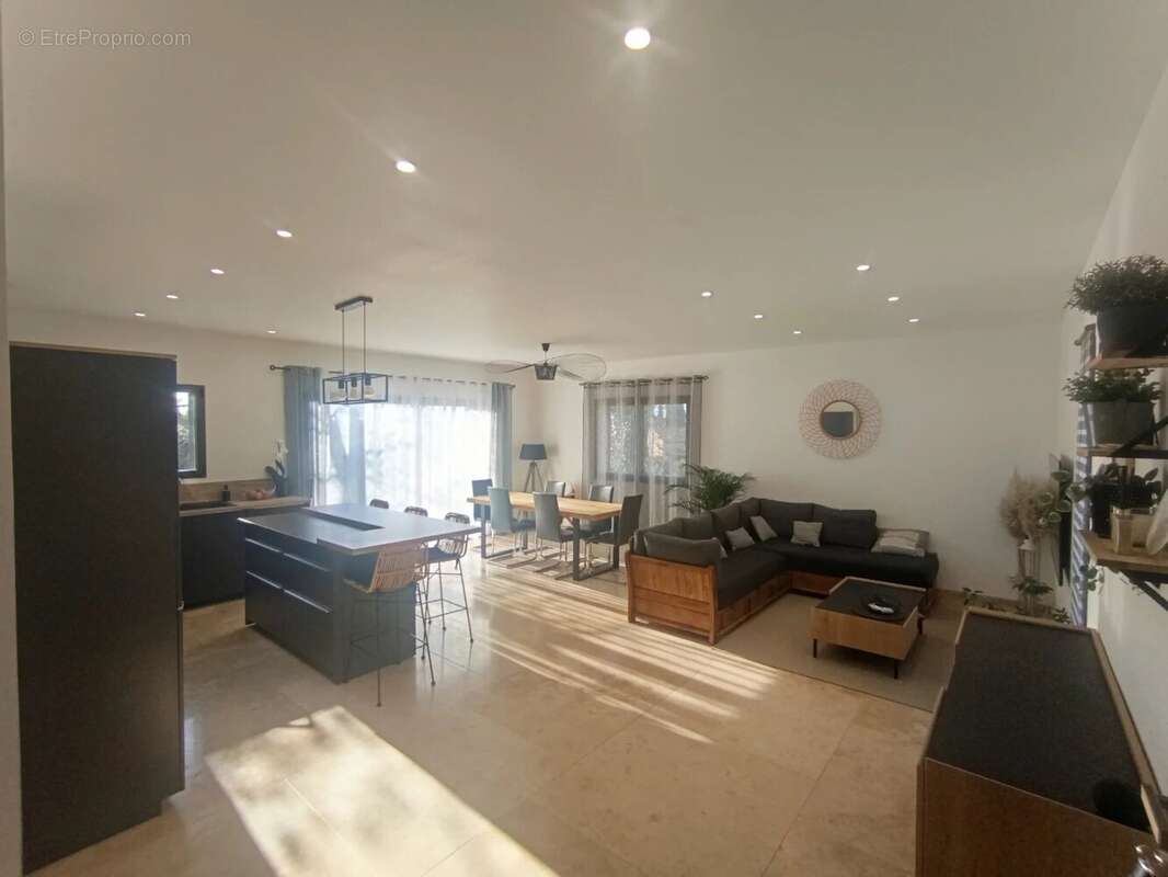 Maison à PELISSANNE