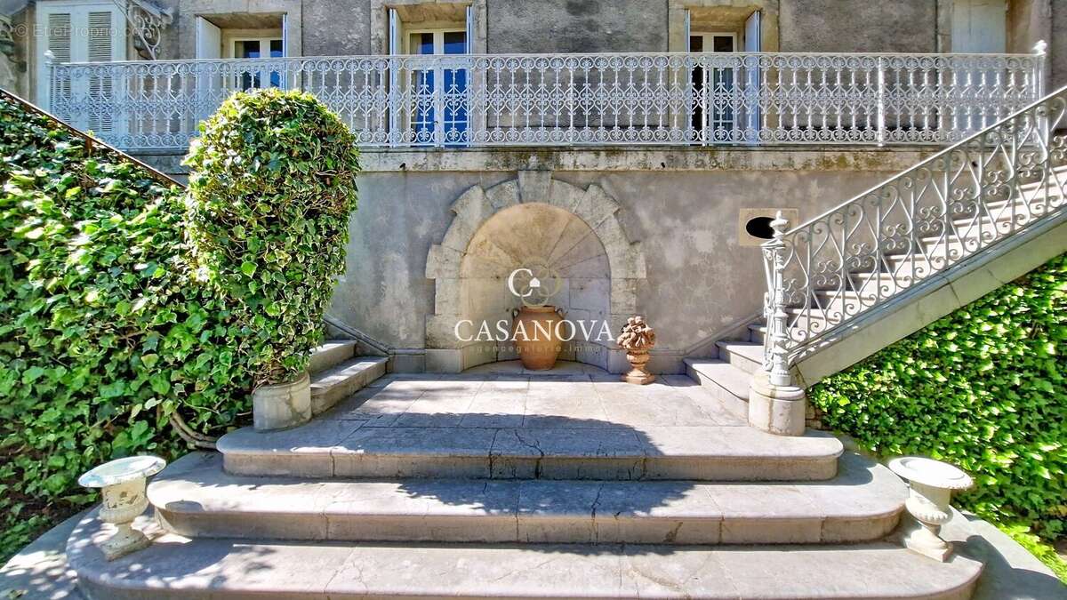 Élégante Maison de Maître avec parc et vastes dépendances aux portes de Pézenas - photo 4