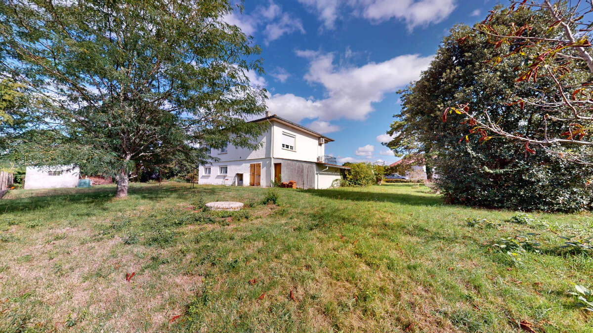 Maison à LA SALVETAT-SAINT-GILLES