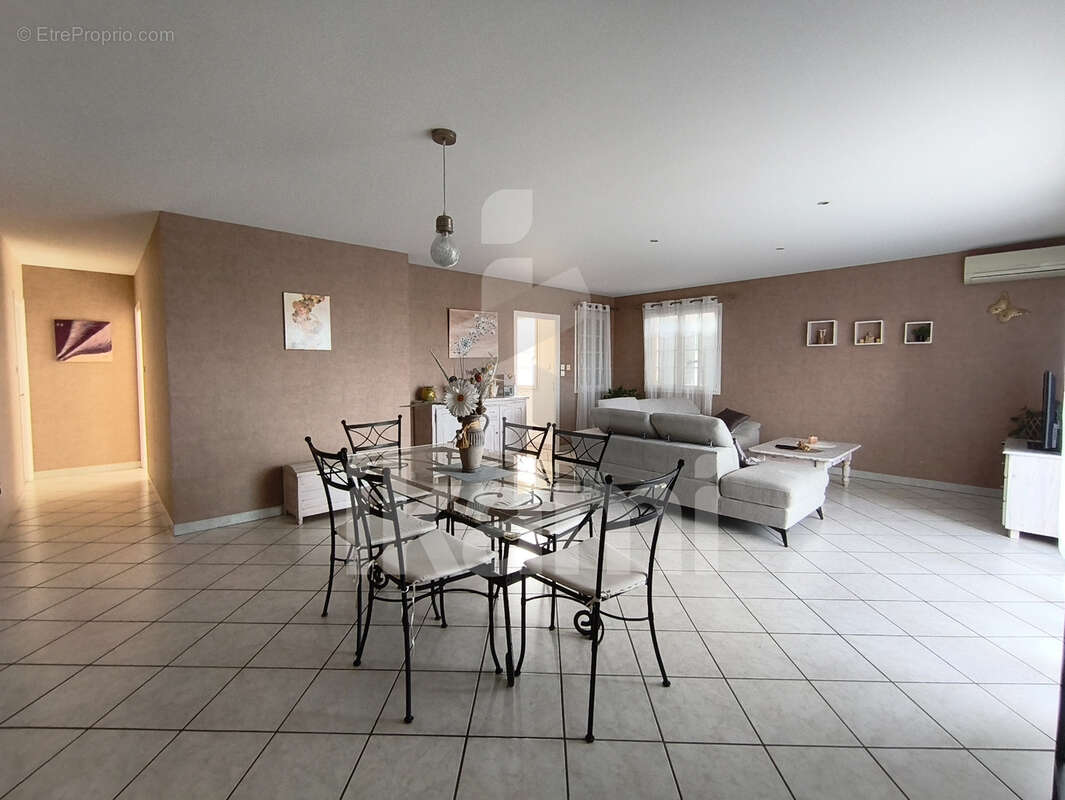 Maison à SAINT-DONAT-SUR-L'HERBASSE