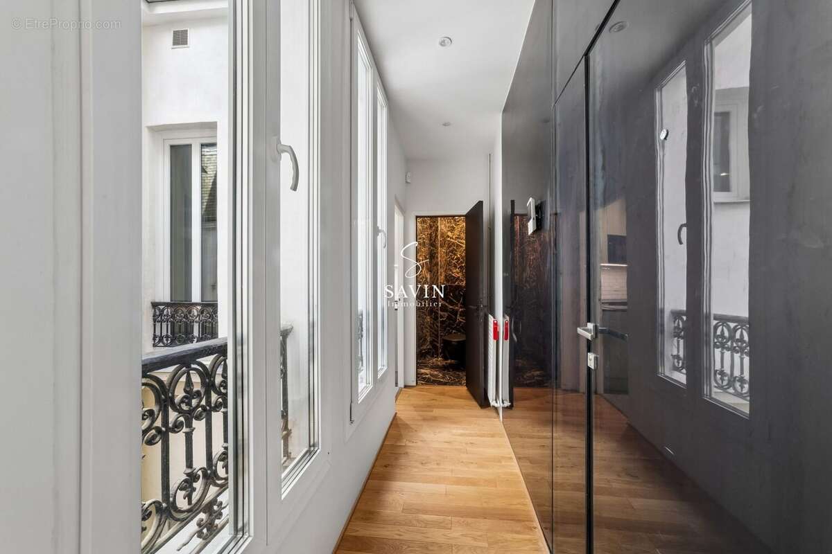 Appartement à PARIS-16E
