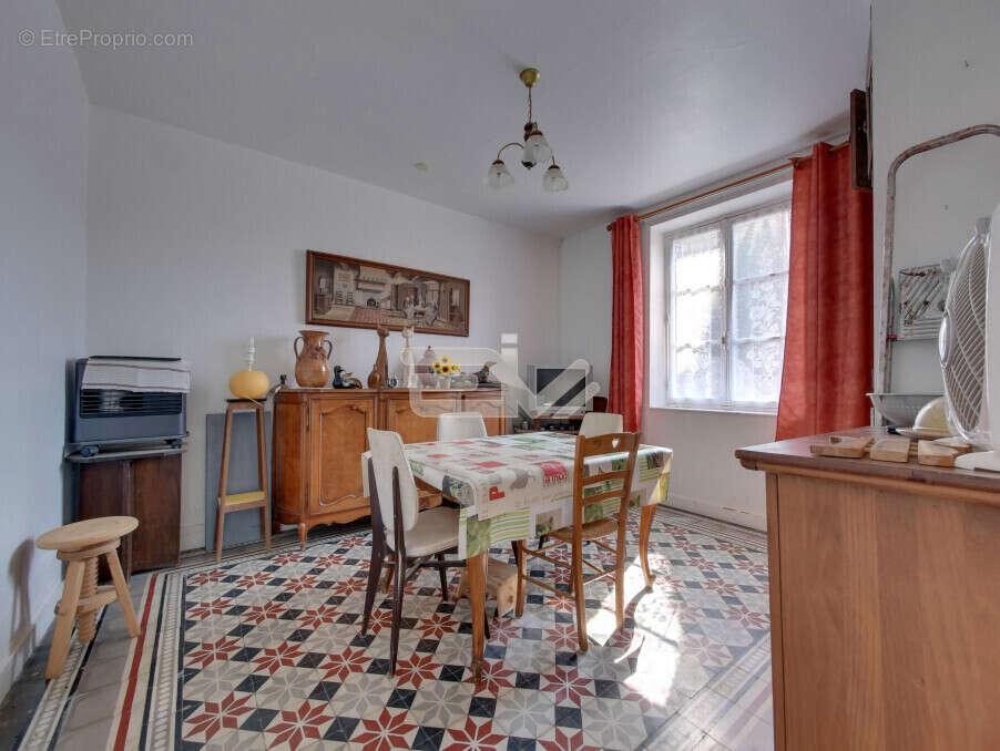 Maison à VAILLY-SUR-AISNE