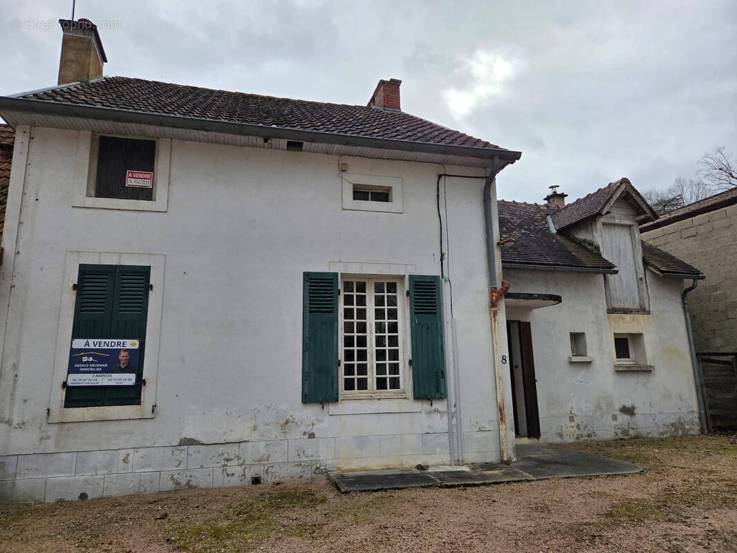 Maison à MONTAIGU-LE-BLIN